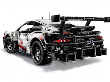 Porsche 911 RSR i Chevrolet Corvette ZR1 od LEGO